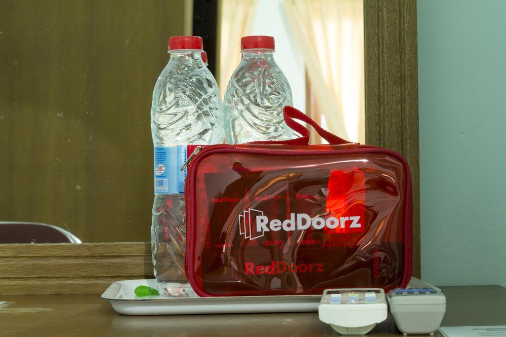 Hotel Reddoorz @ Pulomas Jakarta Exteriér fotografie