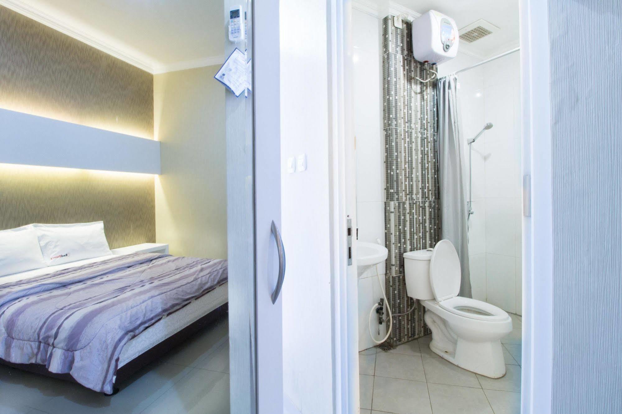 Hotel Reddoorz @ Pulomas Jakarta Exteriér fotografie