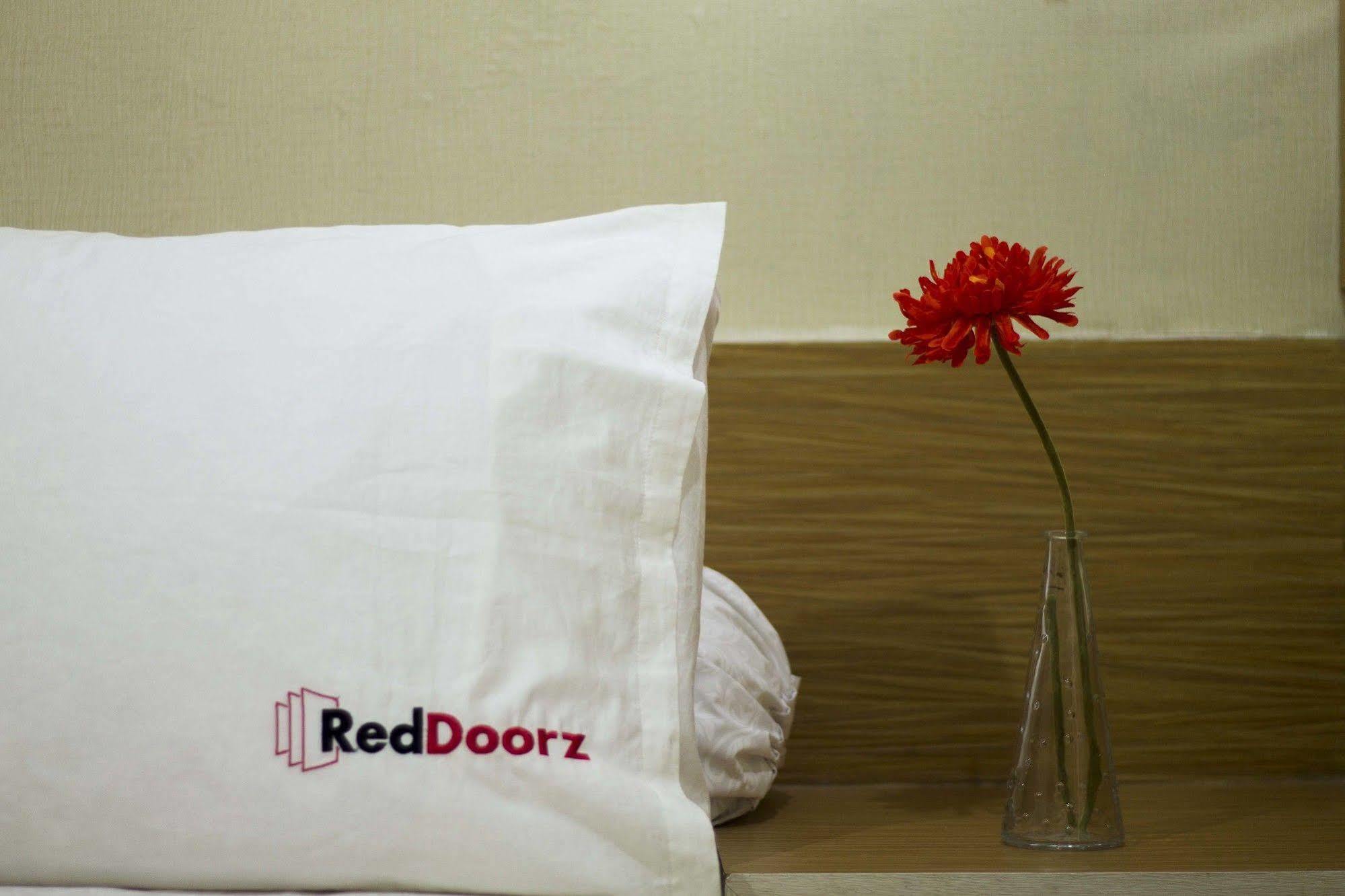 Hotel Reddoorz @ Pulomas Jakarta Exteriér fotografie