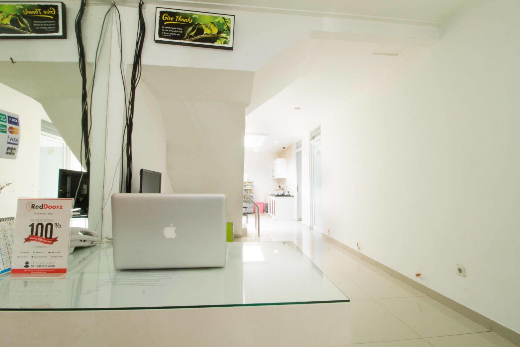 Hotel Reddoorz @ Pulomas Jakarta Exteriér fotografie